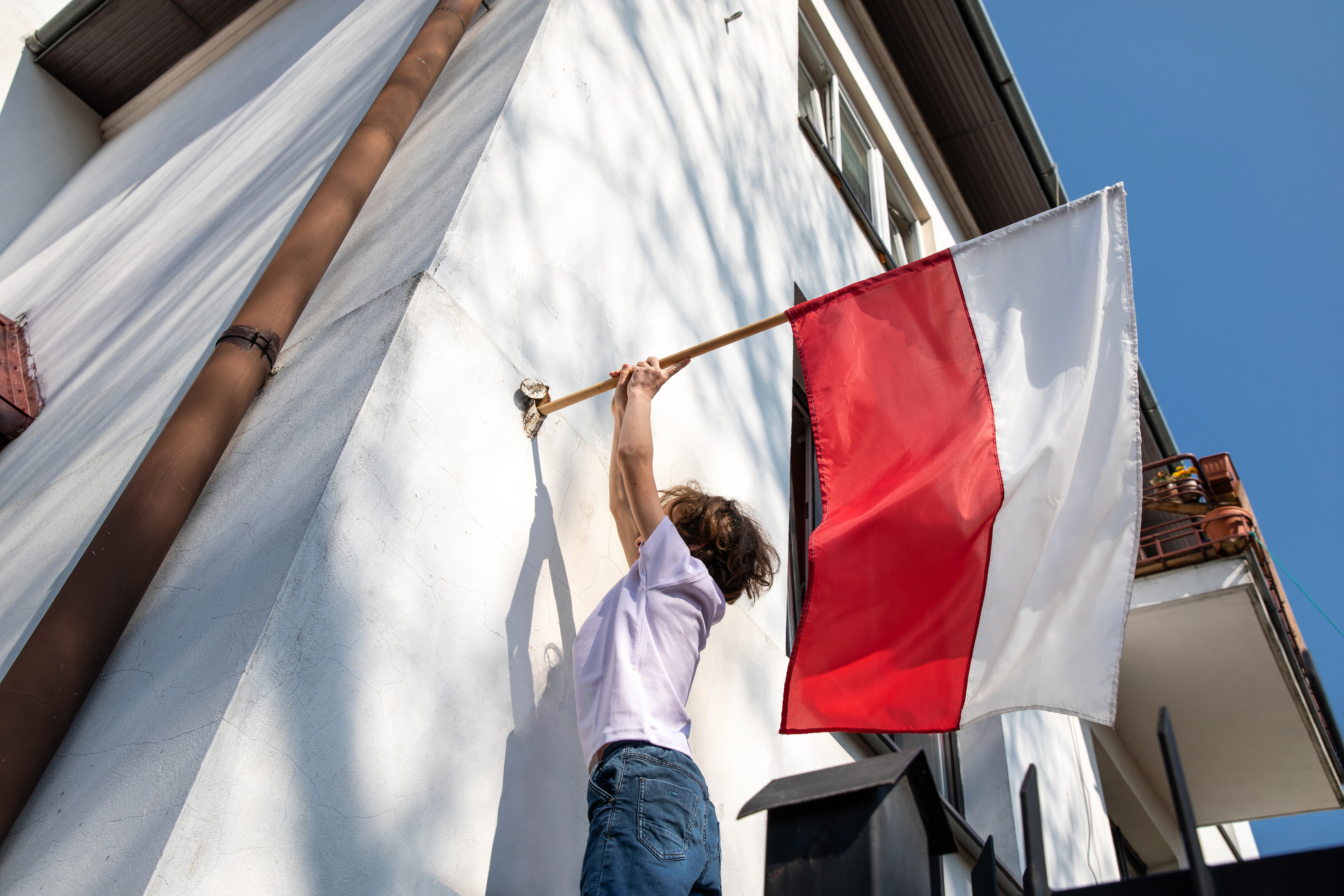 Dlaczego Wieszać Flagi Narodowe Polski? - Symbolika, Tożsamość i Jedność